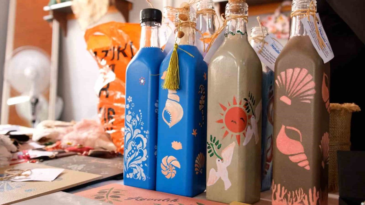 Ayvalık’ta el emeği göz nuru ürünler mahalle evleri pazarında hayat buldu