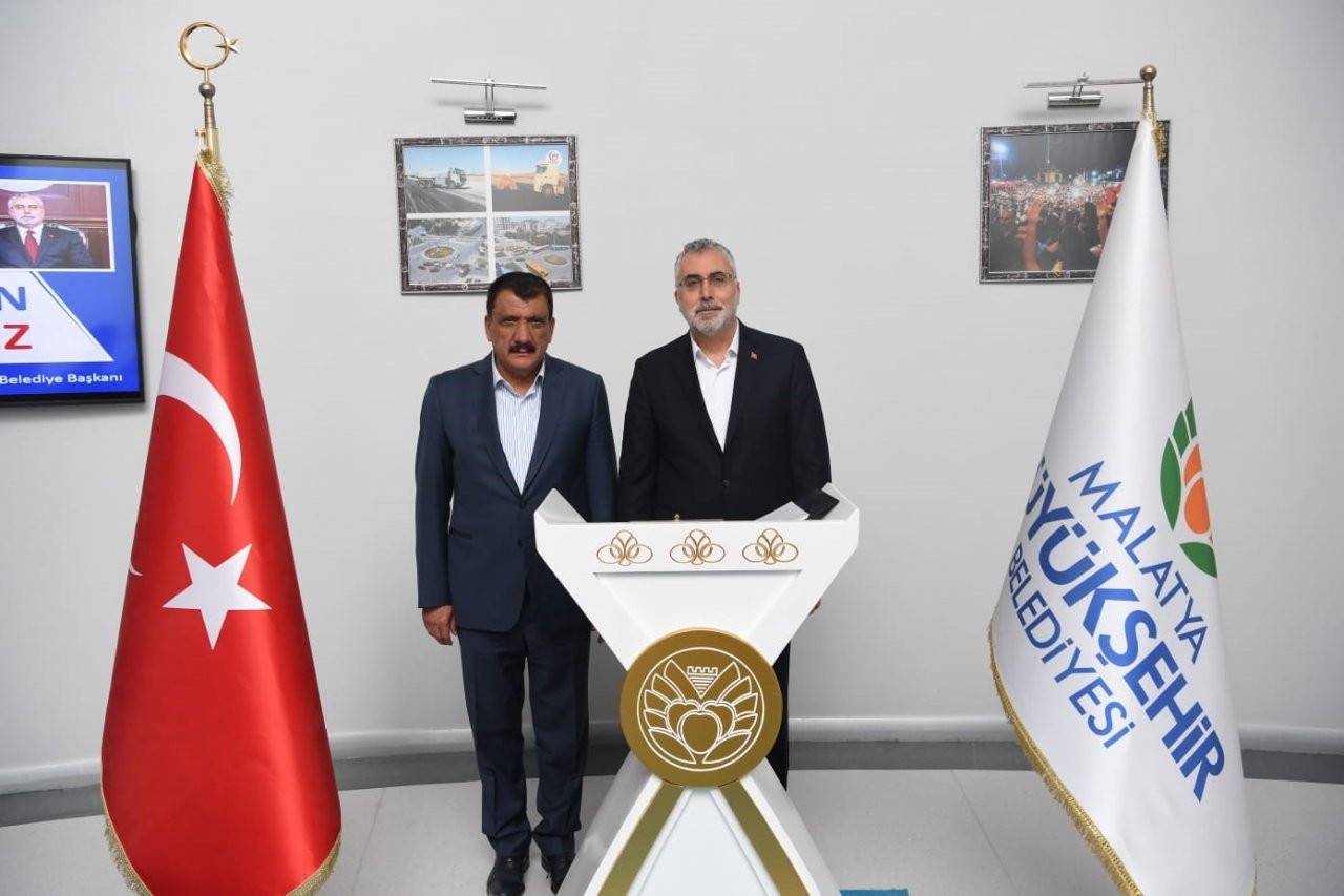 Gürkan, Bakan Işıkhan’a kayısı üreticilerinin taleplerini iletti