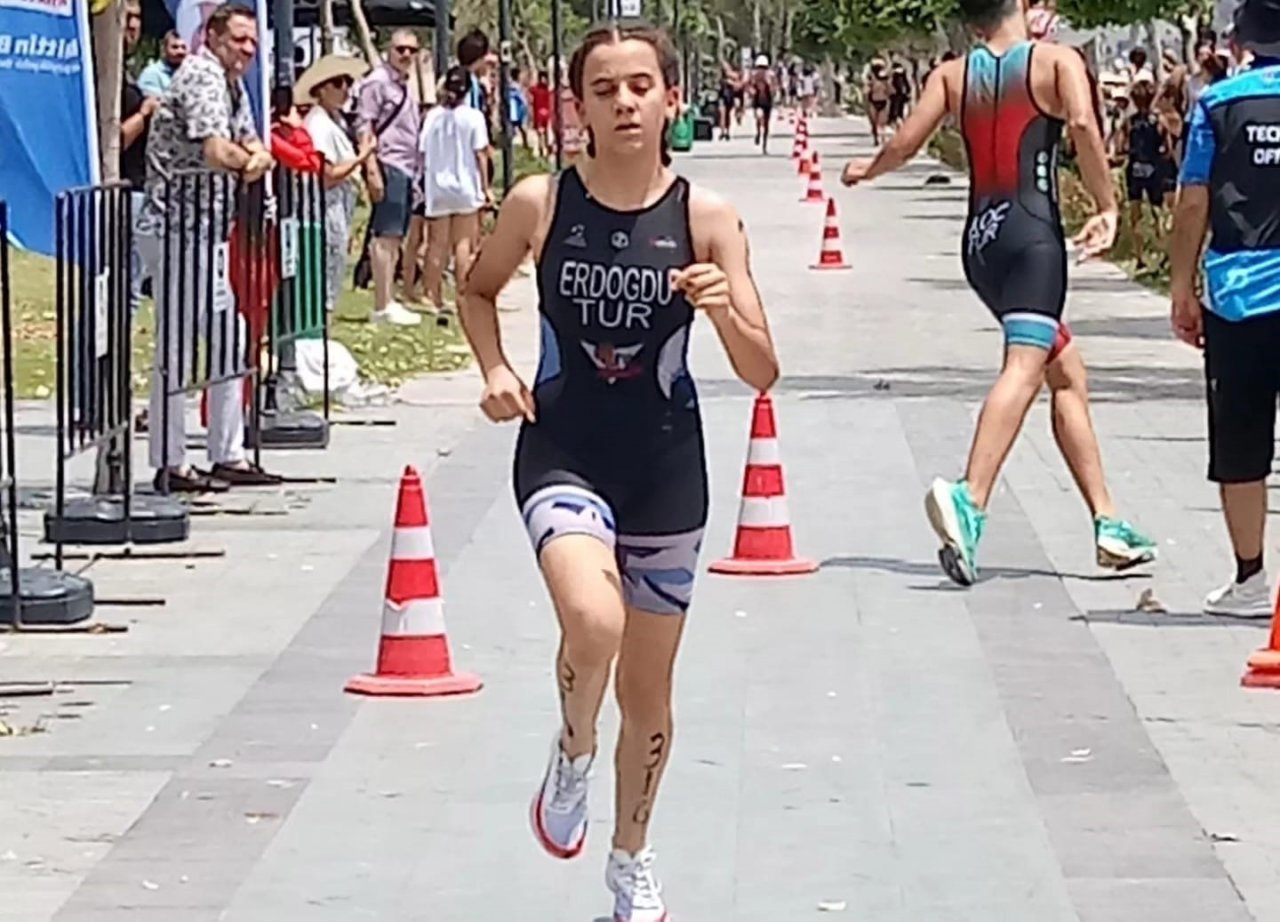 Denizlili sporcular, triatlonda madalyaları topladı