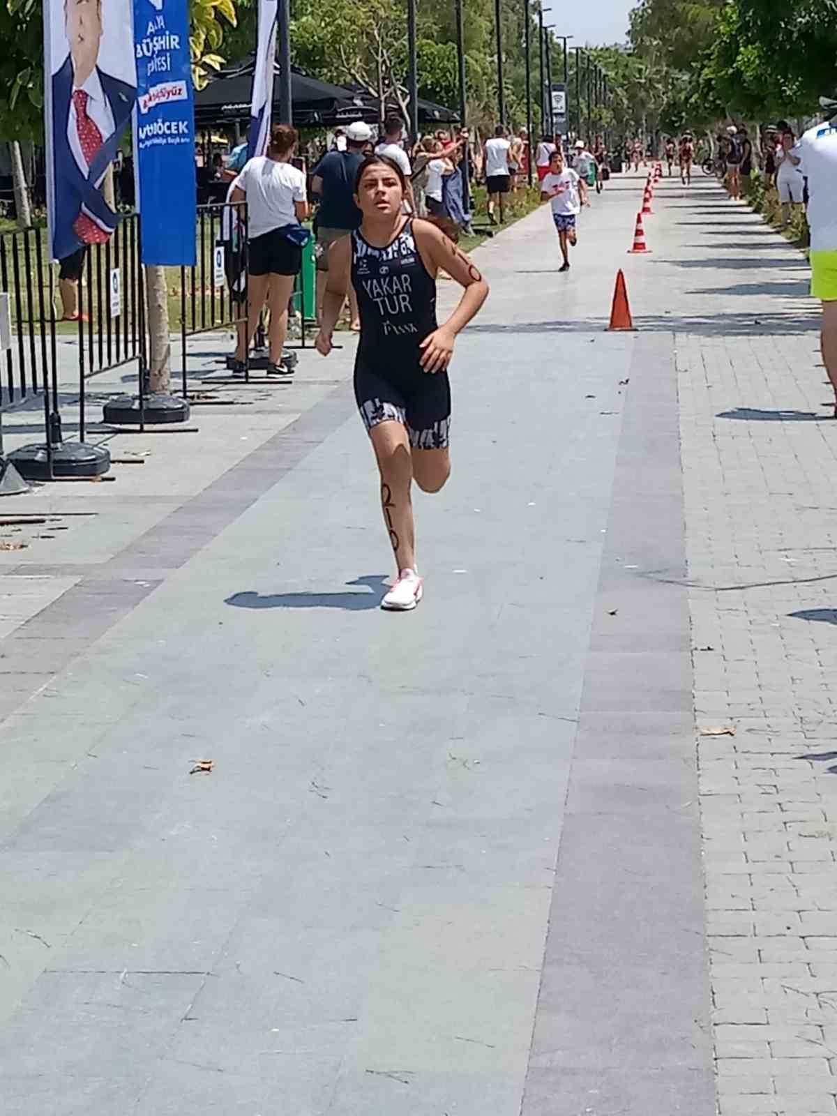 Denizlili sporcular, triatlonda madalyaları topladı