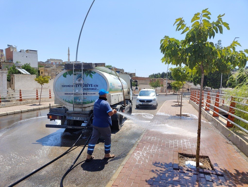 Eyyübiye’de sokak yıkama rutine dönüyor