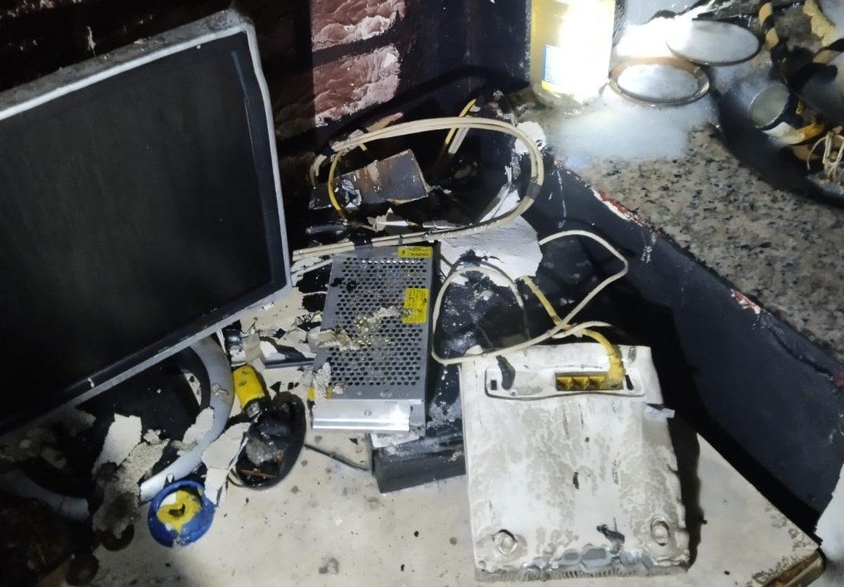 Gönen’de ayakkabı dükkanında yangın çıktı