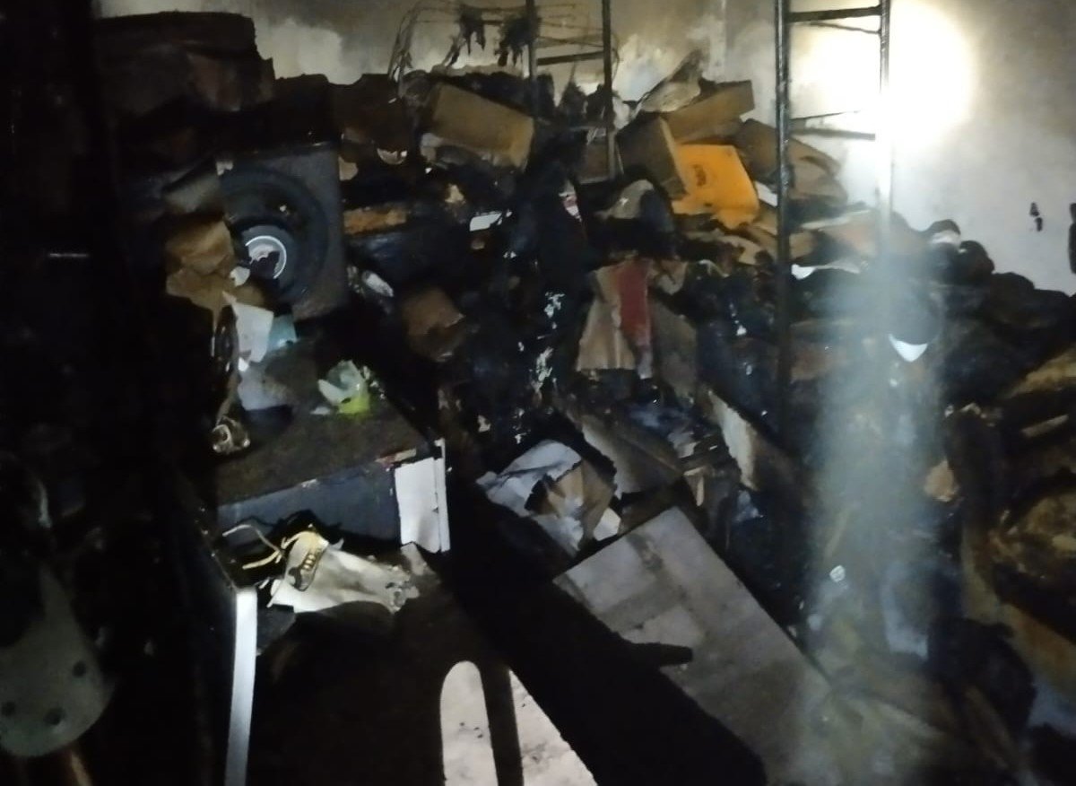 Gönen’de ayakkabı dükkanında yangın çıktı