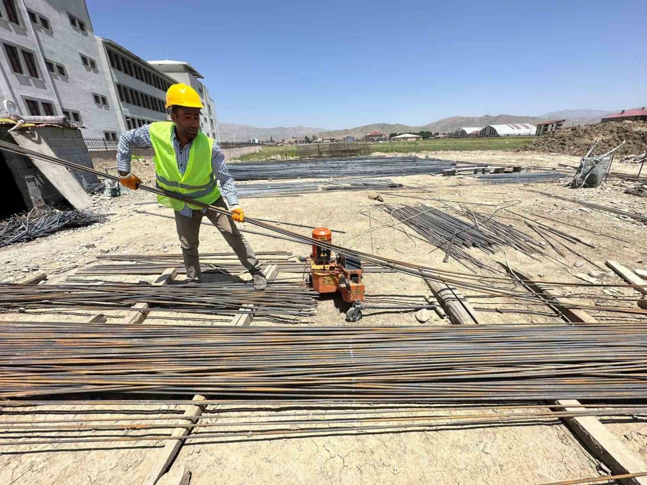 Yüksekova Halk Eğitim Merkezi yeni binasına kavuşuyor