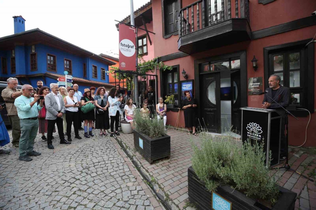 “Tükenmez Umut Mavisi” sergisi Fotoğraf Müzesi’nde açıldı