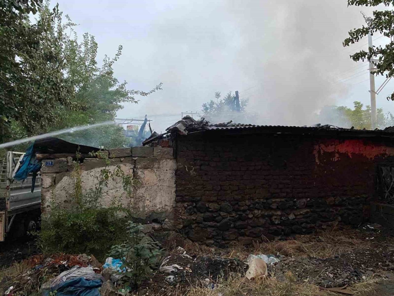 Osmaniye’de kullanılmayan kerpiç evde çıkan yangın korkuttu