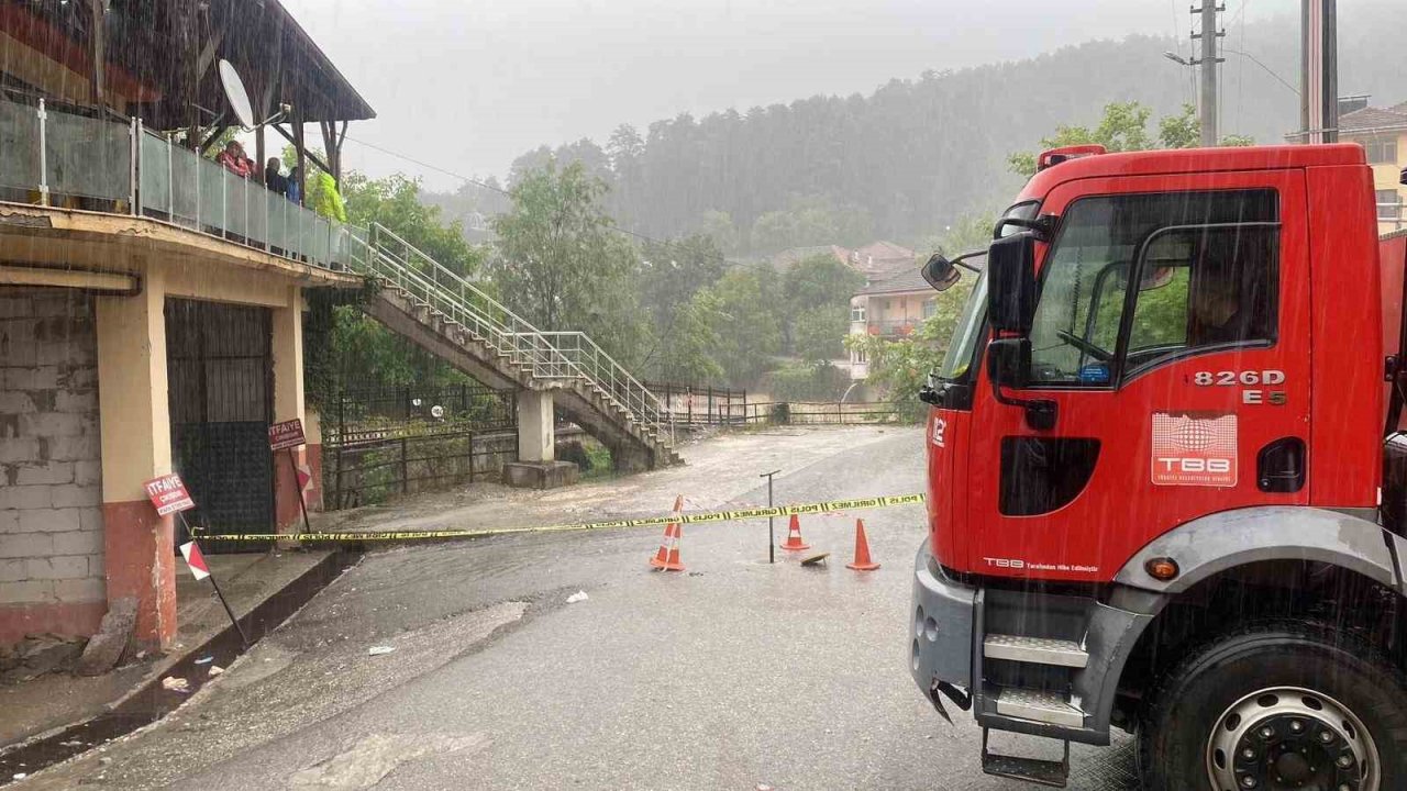 Düzce’de köprü çökme riskine karşı trafiğe kapatıldı