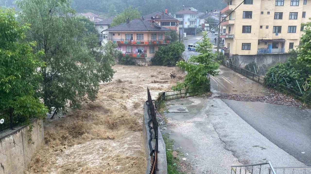 Düzce’de köprü çökme riskine karşı trafiğe kapatıldı