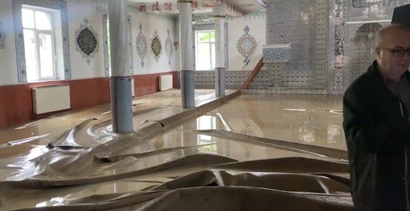Zonguldak’ta cami sular altında kaldı