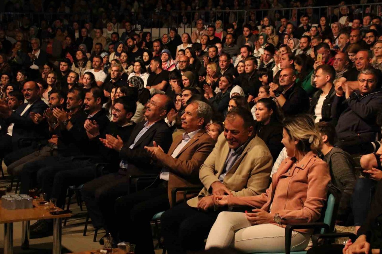 Nasreddin Hoca Şenliğinde Zara konseri düzenlendi