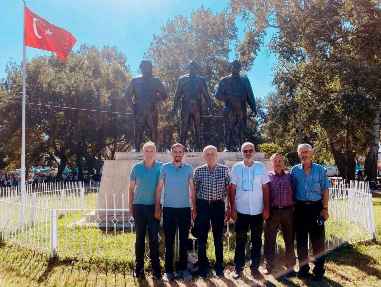 Altınovalı pehlivanlar Kırkpınar’da kürsüde