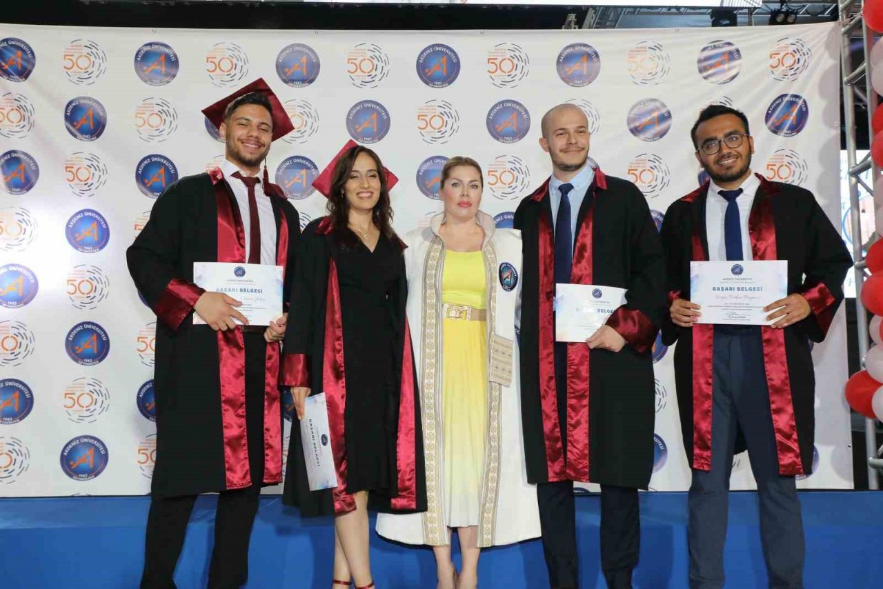 Tıp Fakültesi’nden 278 öğrenci yemin ederek hekim oldu