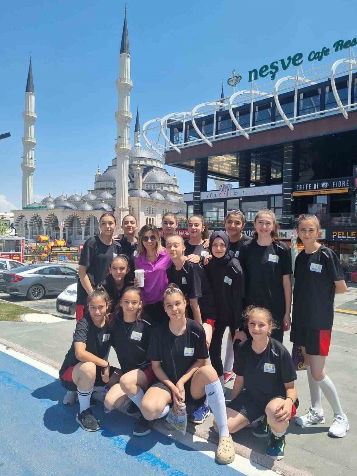 Kayseri ANALİG Kız ve Erkek takımları yarı finalde