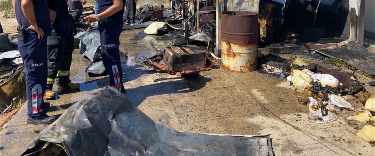 Antalya’da otel personelinin kaldığı yangında konteyner kullanılamaz hale geldi