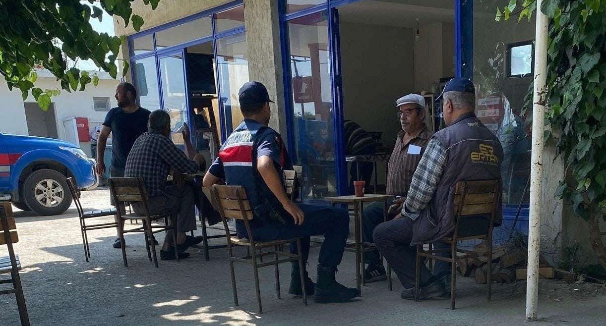 Jandarma ekipleri vatandaşları orman yangına karşı uyarıyor