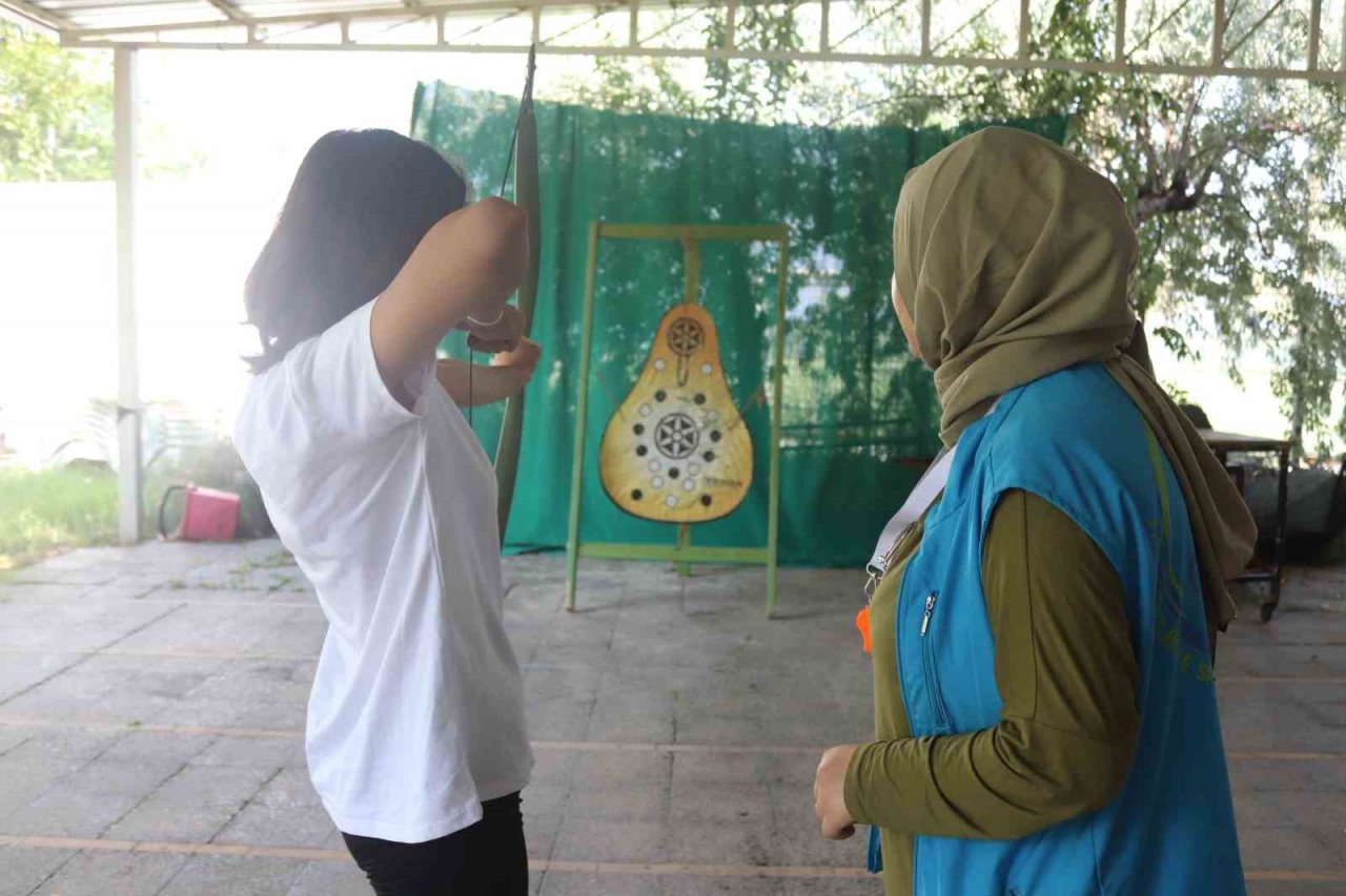 Kuşadası’nda 21. Dönem Ulusal Gençlik Kampı düzenlendi