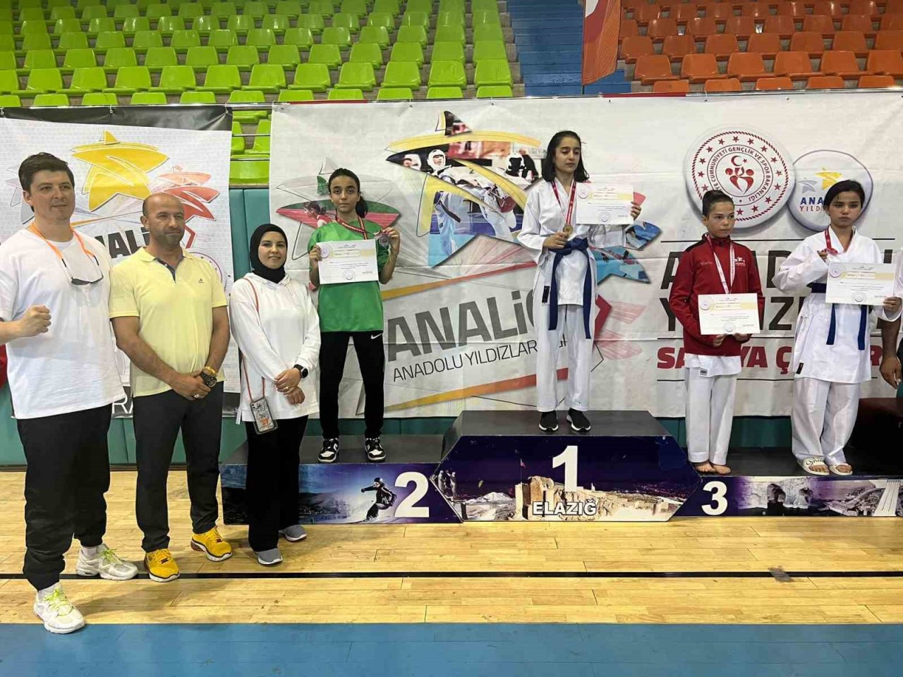 Batmanlı karateciler dereceyle döndü