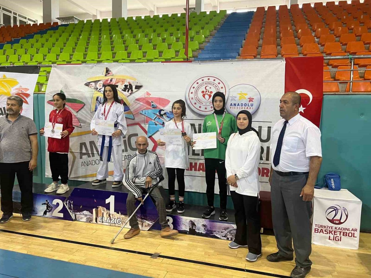 Batmanlı karateciler dereceyle döndü