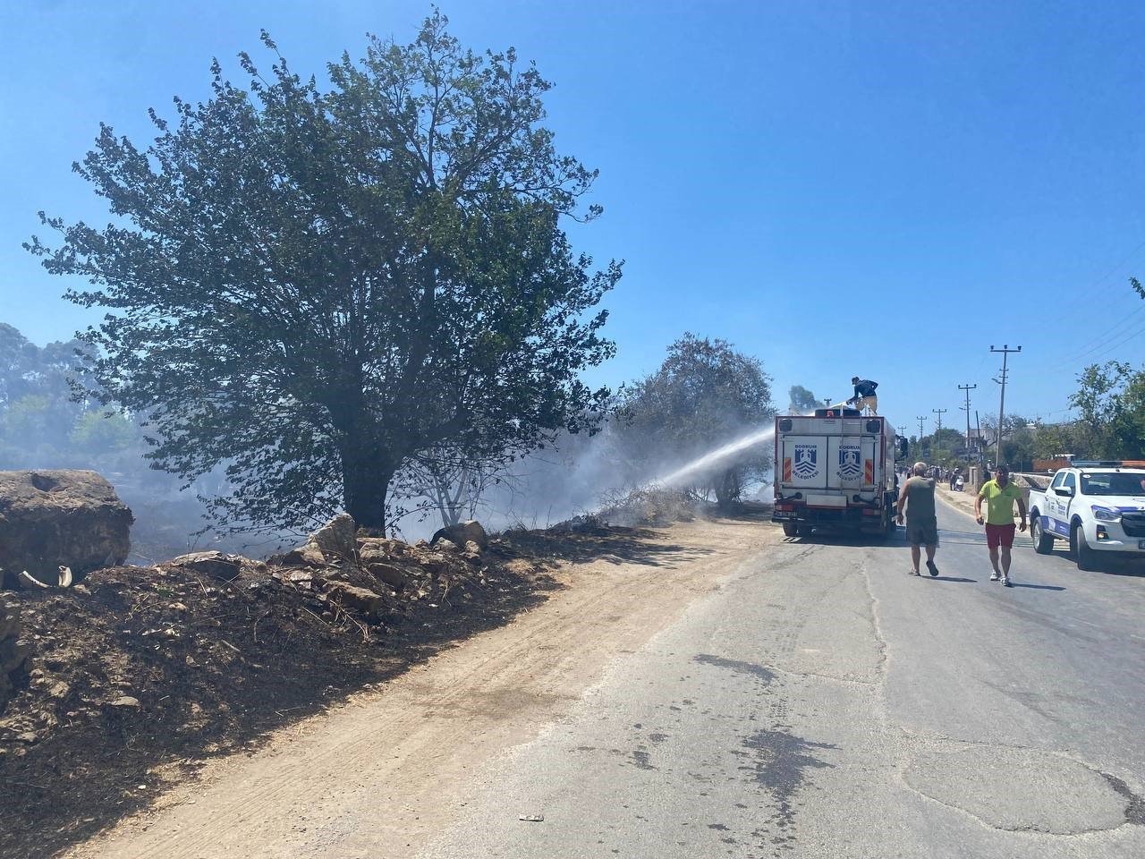 Bodrum Belediyesi ekipleri yangınlara müdahalede destek oldu