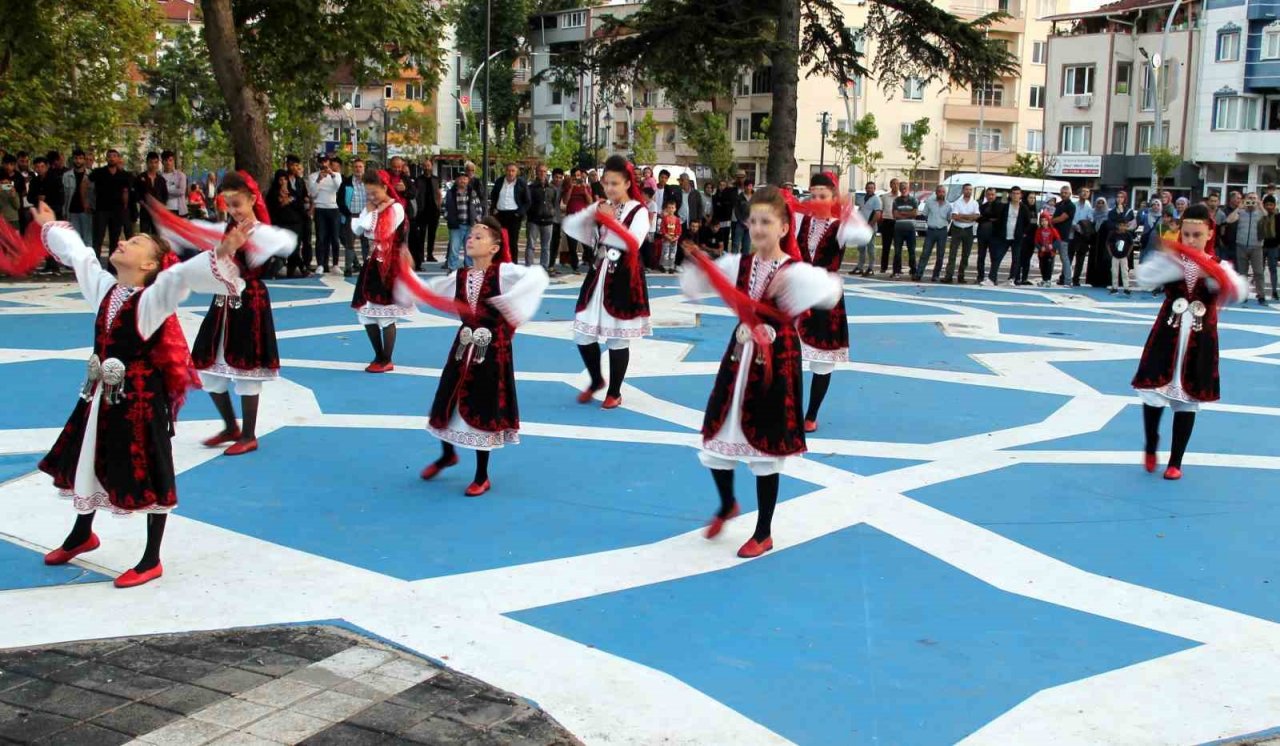 Festivalin gözdesi minik yıldızlar oldu