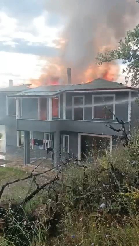 Sobayı benzinle yakmak istedi, evi yaktı