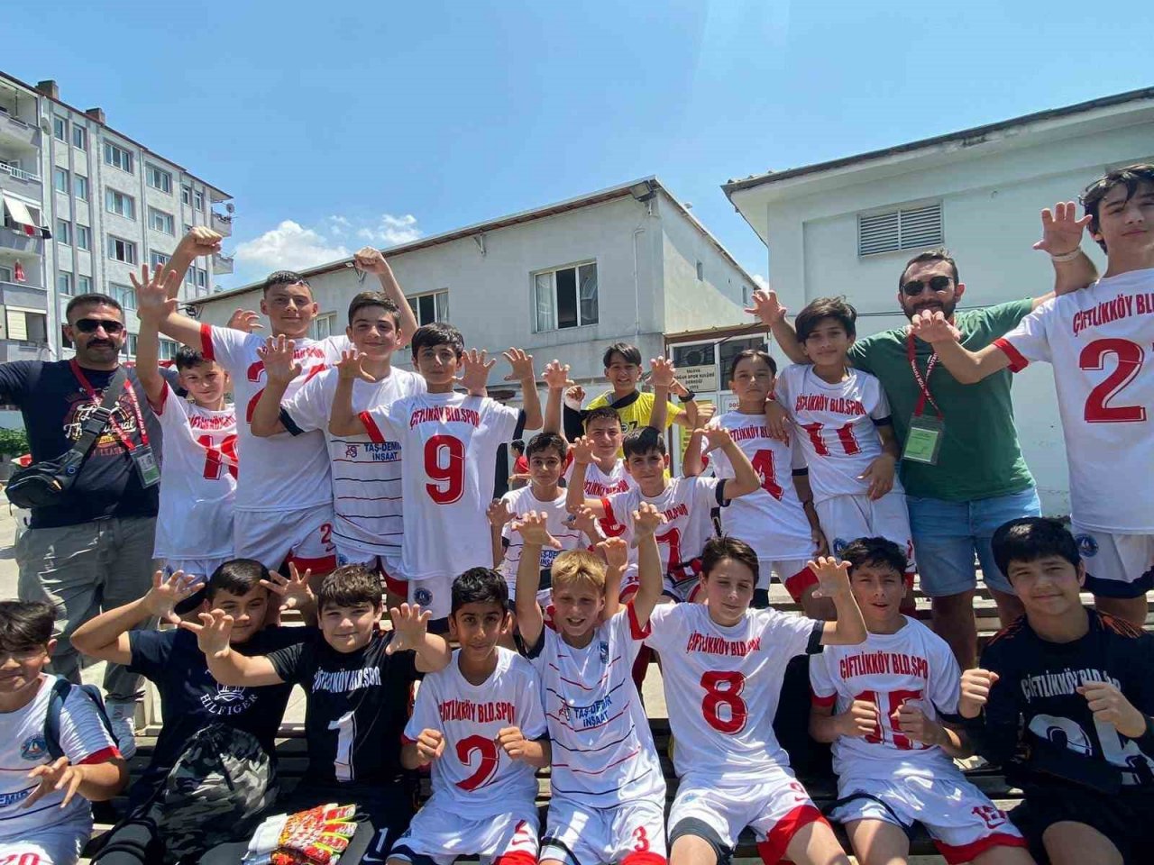 Çiftlikköy Belediyespor’un altyapıda yıldızı parlıyor