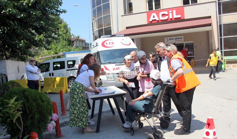Çınarcık Devlet Hastanesi’nde gerçeğini aratmayan tatbikat