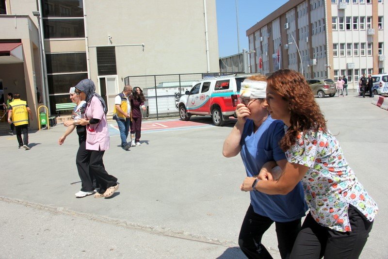 Çınarcık Devlet Hastanesi’nde gerçeğini aratmayan tatbikat