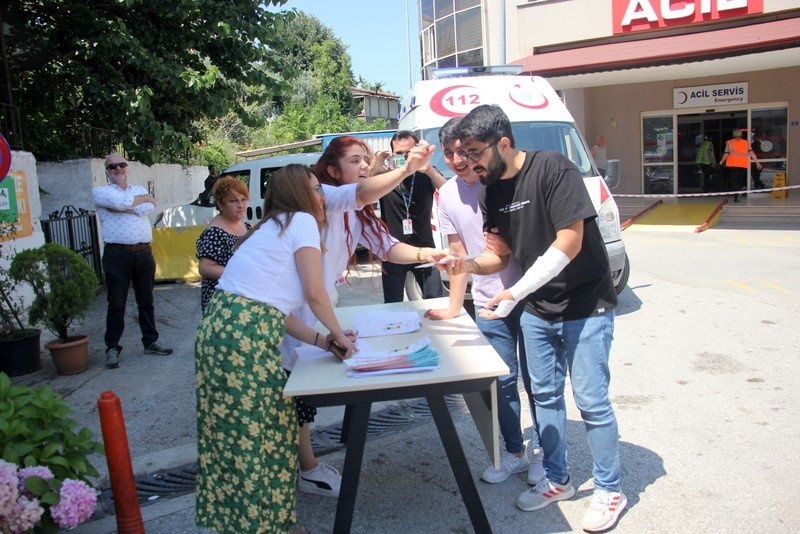 Çınarcık Devlet Hastanesi’nde gerçeğini aratmayan tatbikat