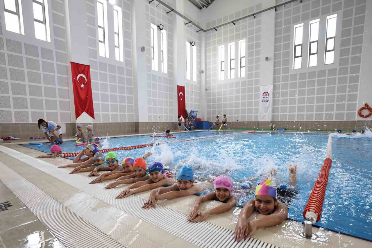 Denizli’de yüzme kurslarına yoğun ilgi