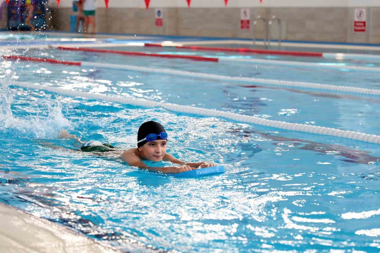 Denizli’de yüzme kurslarına yoğun ilgi