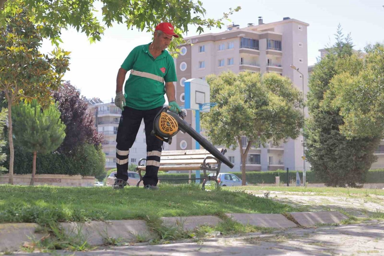 Efeler’in parkları pırıl pırıl oluyor