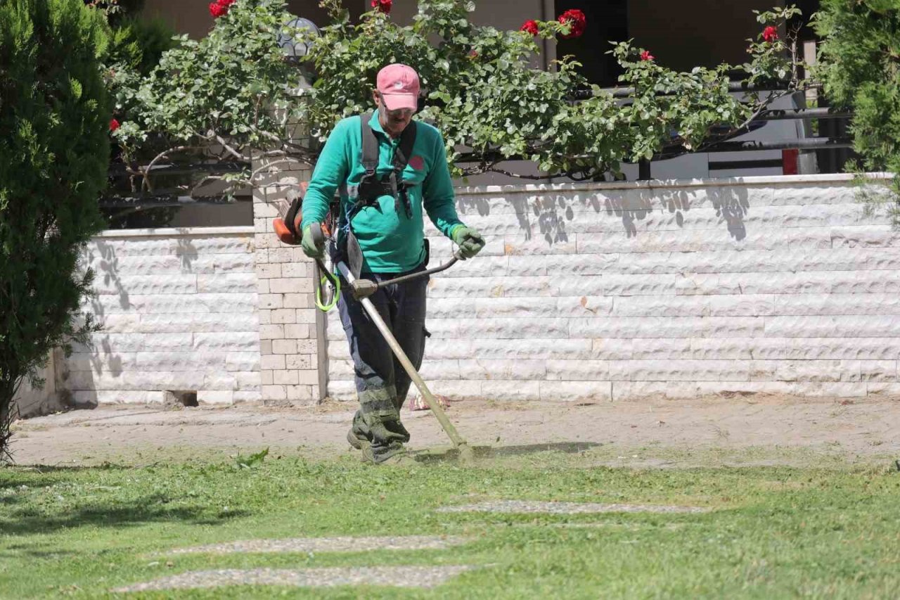 Efeler’in parkları pırıl pırıl oluyor