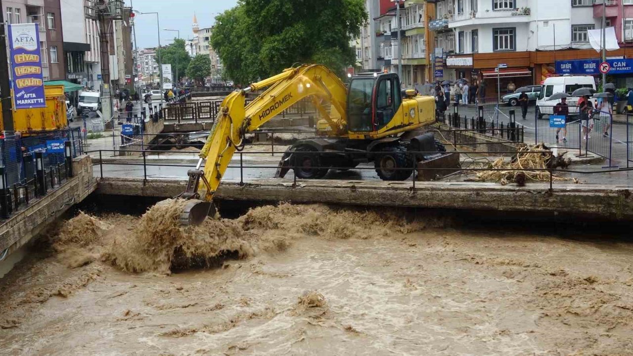 Ordu’yu sağanak vurdu