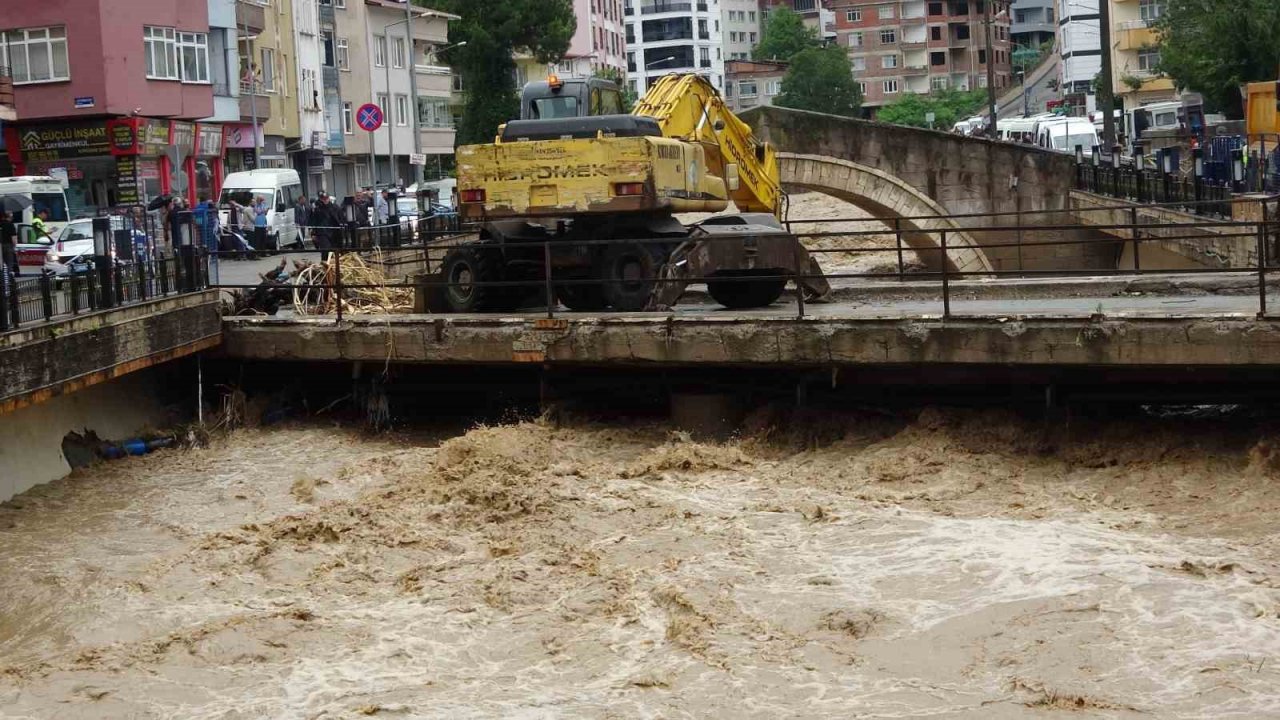 Ordu’yu sağanak vurdu