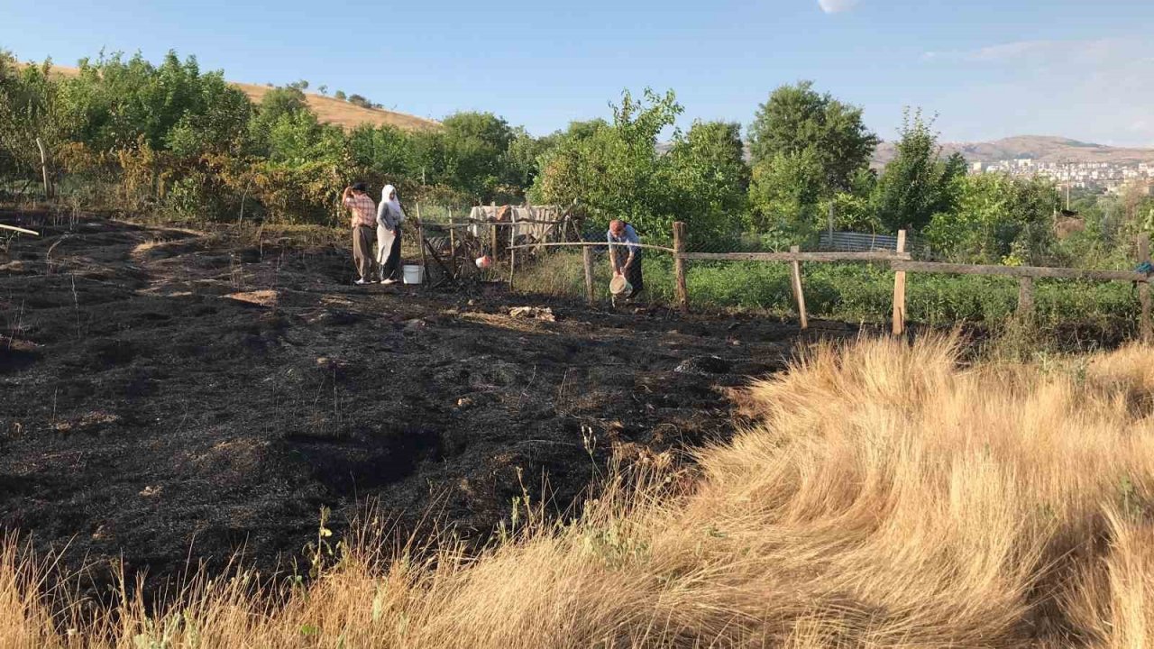 Elazığ’daki bahçe yangınında 10 dönüm alan zarar gördü