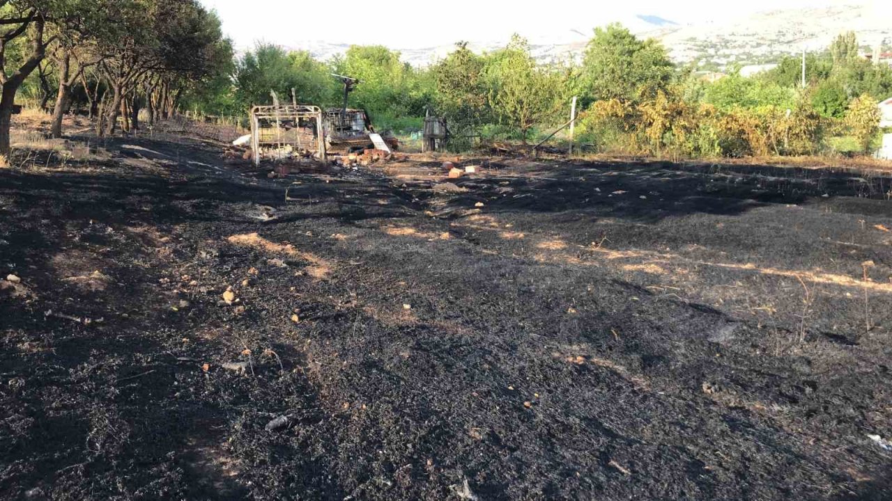 Elazığ’daki bahçe yangınında 10 dönüm alan zarar gördü