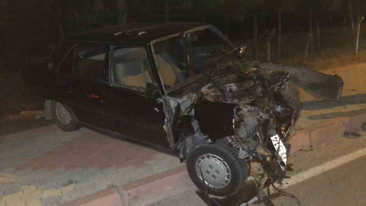 Elazığ’da iki otomobil çarpıştı: 1’i ağır 2 yaralı