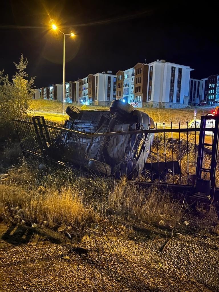 Elazığ’da otomobil bahçeye yuvarlandı: 1 yaralı