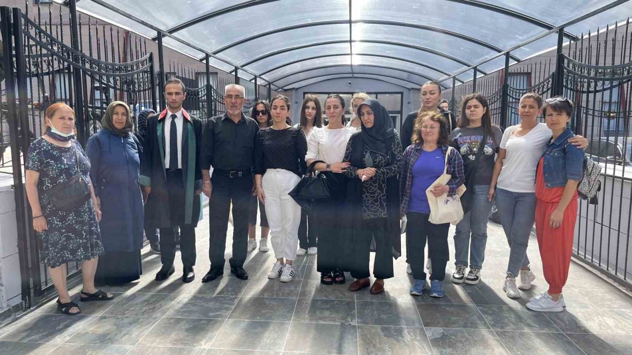 Sevgilinin ölümünden dolayı tutuklanan zanlı kendisini savunurken şiir okudu