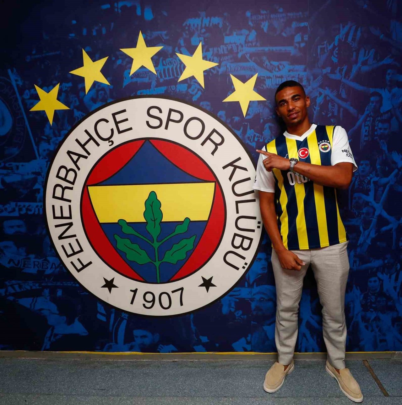 Fenerbahçe, Alexander Djiku ile sözleşme imzaladı