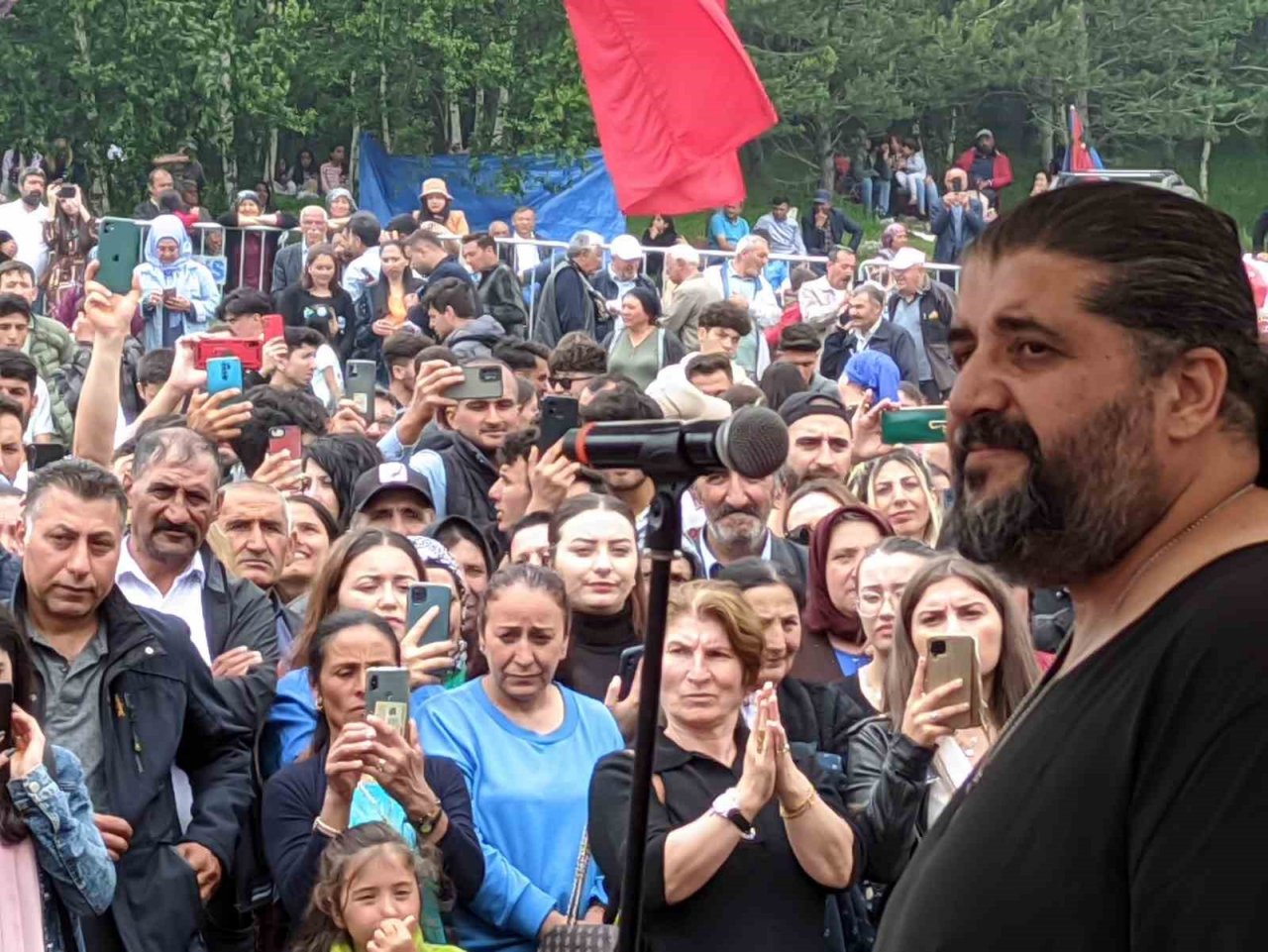 Festivalde Ata’nın silüetine bulut engeli