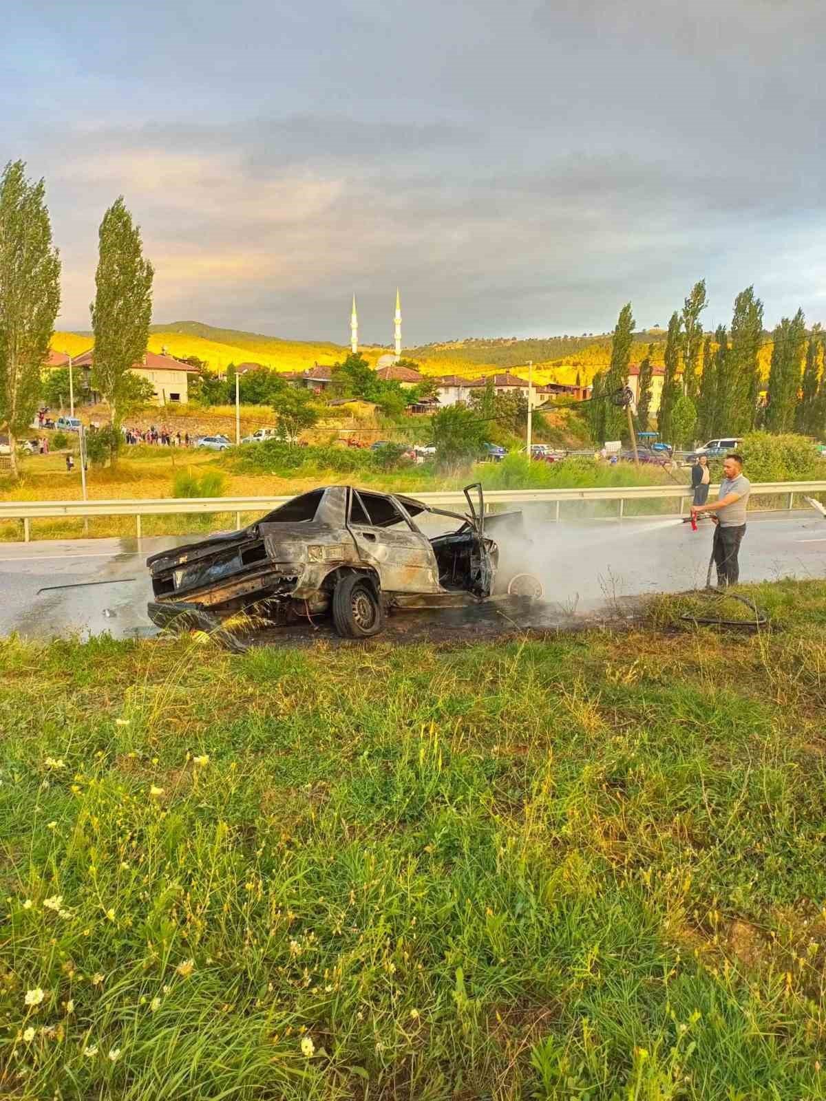 Gediz’de 2 araç çarpıştı, 6 yaralı