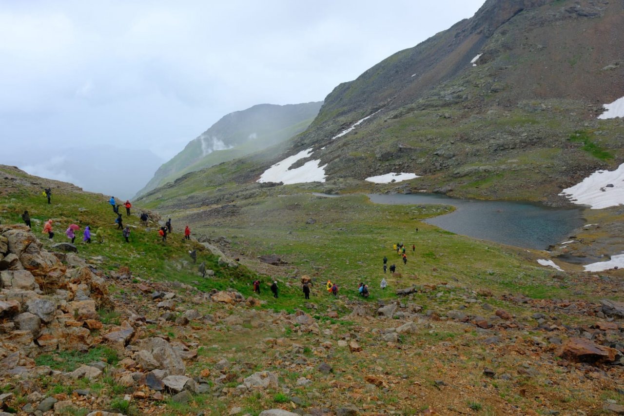 Artabel Gölleri 85 dağcıya aynı günde dört mevsimi yaşattı