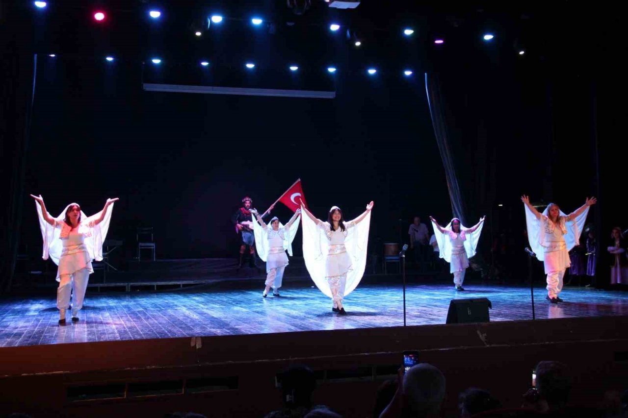 Gürcistan’daki festivale Nazilli Halk Dansları Topluluğu dikkat çekti