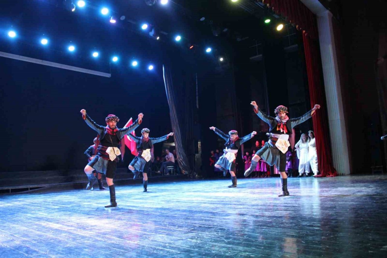 Gürcistan’daki festivale Nazilli Halk Dansları Topluluğu dikkat çekti