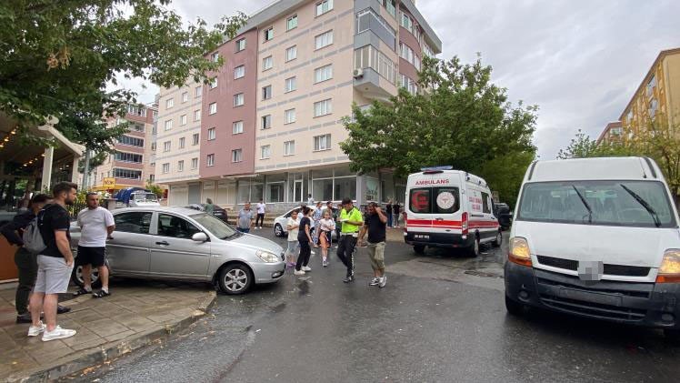 İşçi servisinin otomobille çarpıştığı kaza kameraya yansıdı