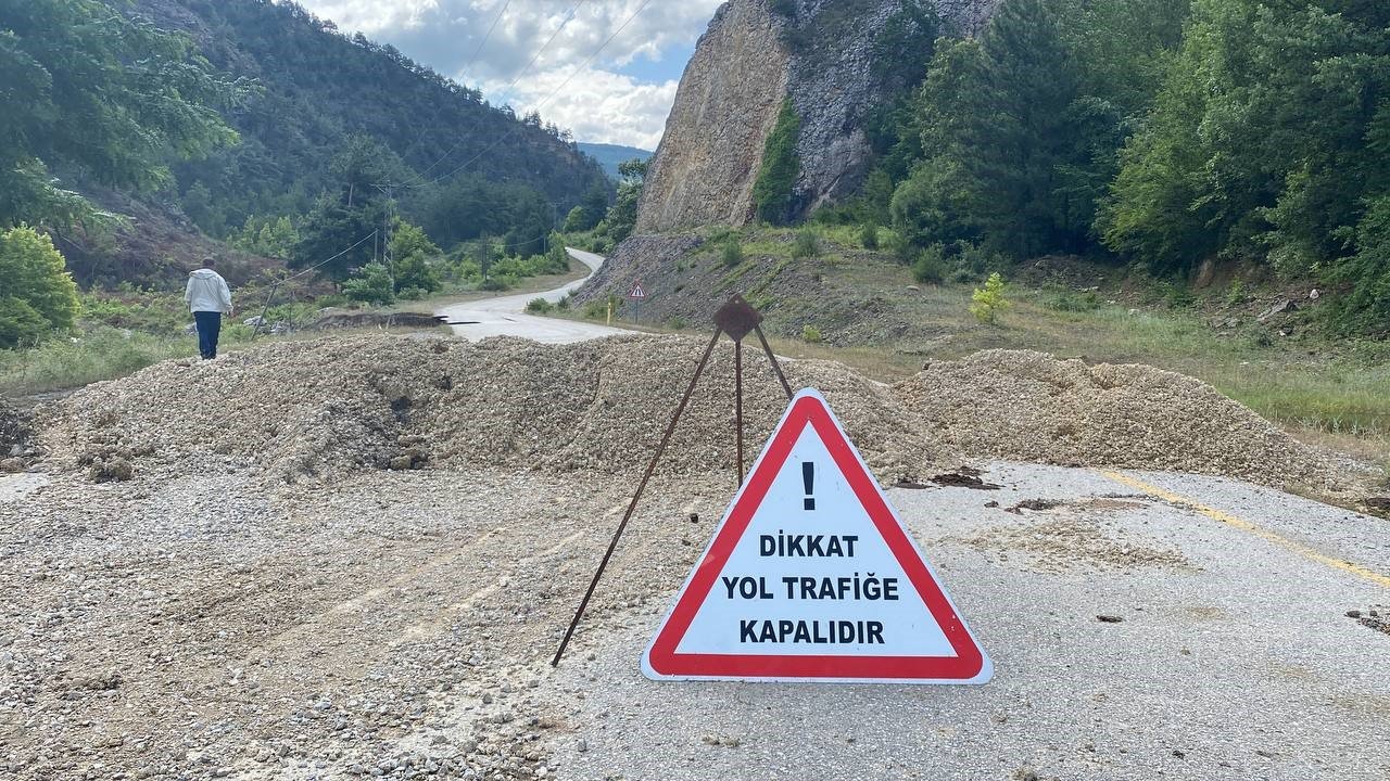Karabük’te sağanak heyelanlara neden oldu