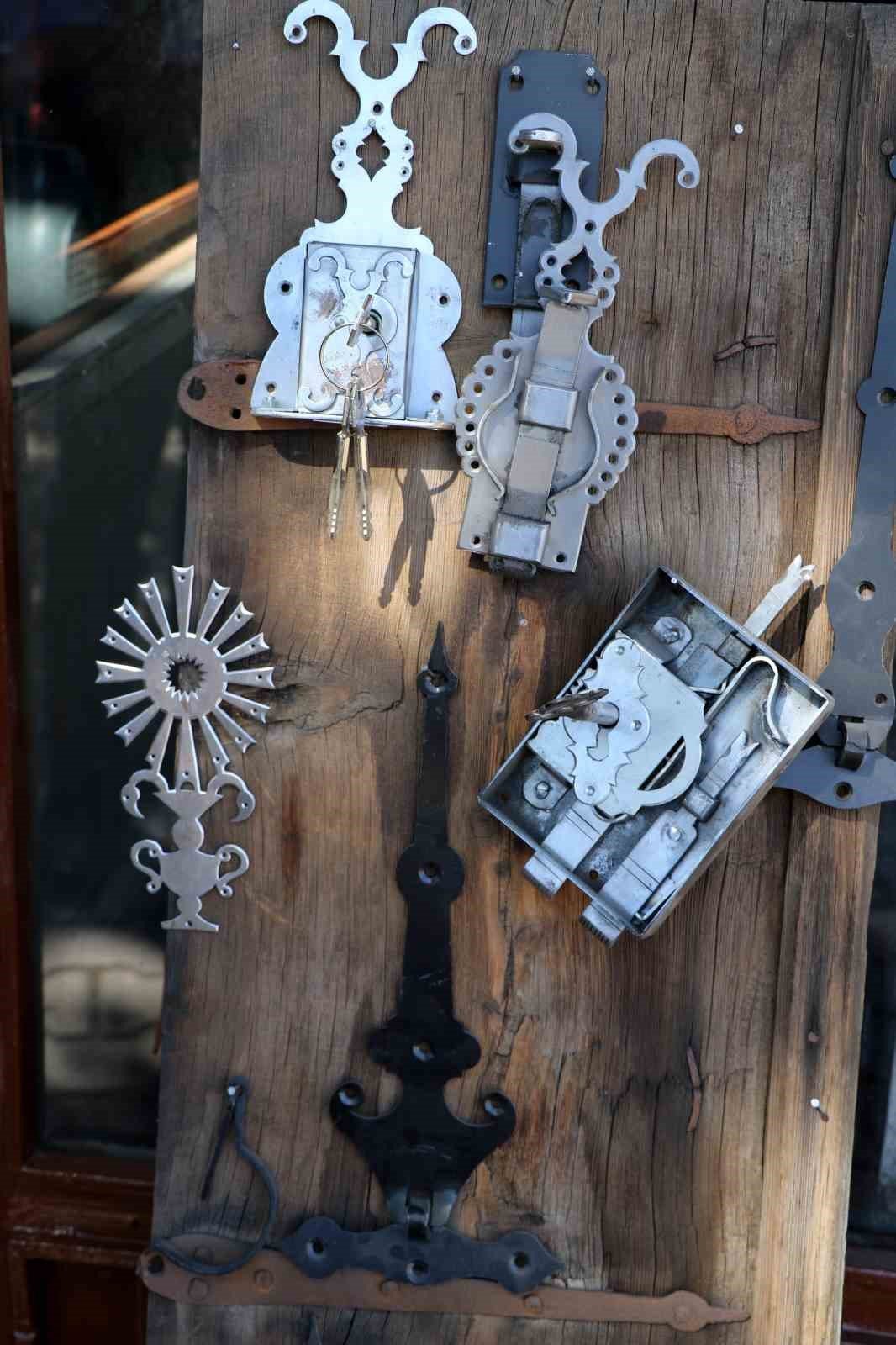 Kemaliye’de kapı tokmaklarının sırları