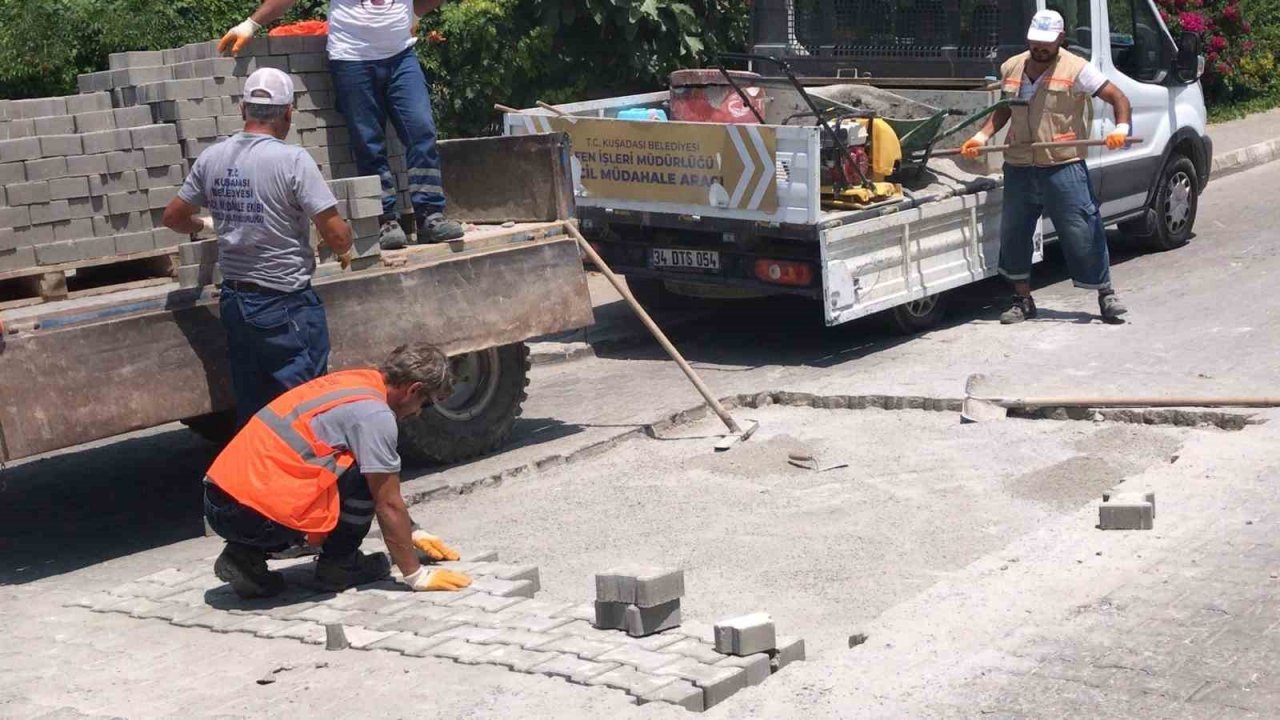 Kuşadası Belediyesi, yolları yeniliyor